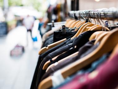 Рекордно слаб ръст на покупките във Великобритания