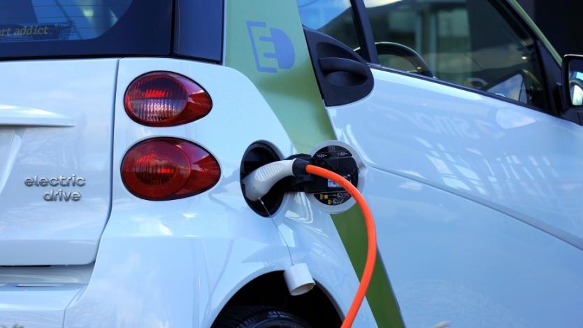 Електромобилите в България вече ще са със зелени номера