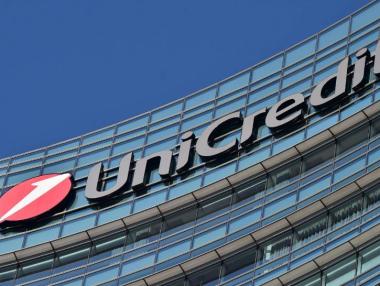 UniCredit намали очакванията си за приходите за 2019 г.