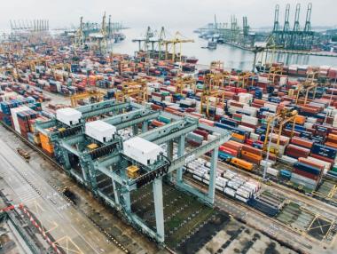 Китайският износ расте повече от очакваното