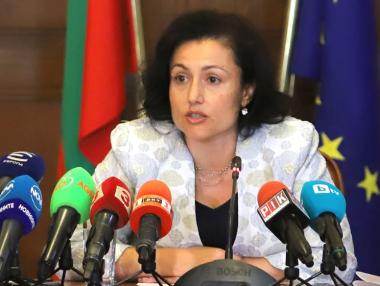 Танева: Ще има оставки в Агенцията по храните
