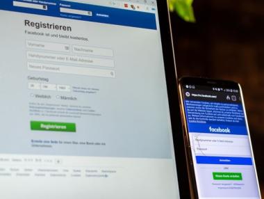 Facebook предлага милиони на медии, за да показва съдържанието им