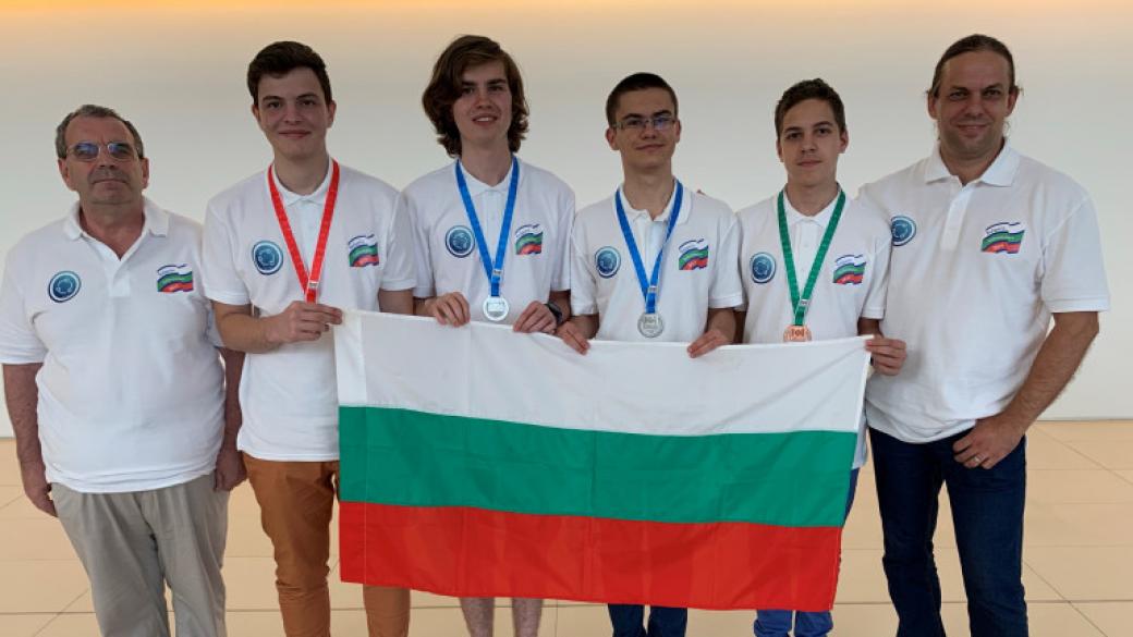 Българчета се завърнаха с 4 медала от олимпиада по информатика в Баку