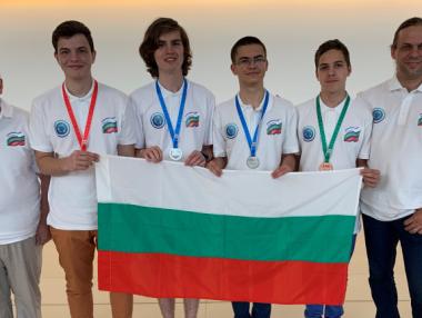 Българчета се завърнаха с 4 медала от олимпиада по информатика в Баку