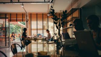 Facebook с неочакван отговор на опасенията за личните данни – кафенета