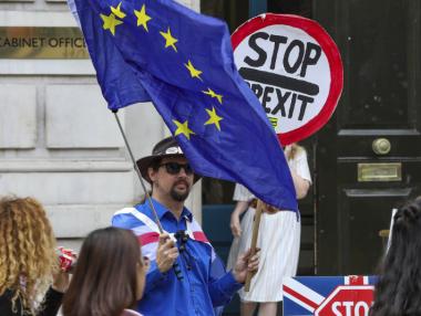Британците са категорично против „твърд Brexit“