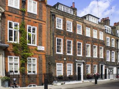 Август е най-силният месец на пазара на имоти във Великобритания от 2015 г.