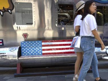 Китай заплаши САЩ с „последствия“ заради митата