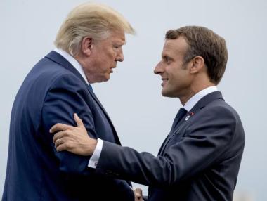 Макрон убеждава Тръмп да разреши ограничена търговия с ирански петрол