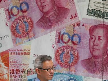 Китайският юан удари 11-годишно дъно спрямо долара