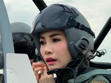 Тайланд показа новата придружителка на краля