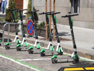 Столична община иска регулация на електрическите тротинетки