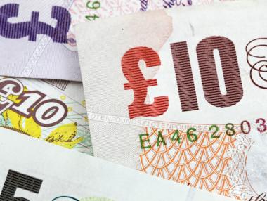 Паундът поевтиня заради идеята на Джонсън да разпусне парламента