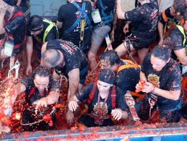 Днес Испания е... бой с домати 