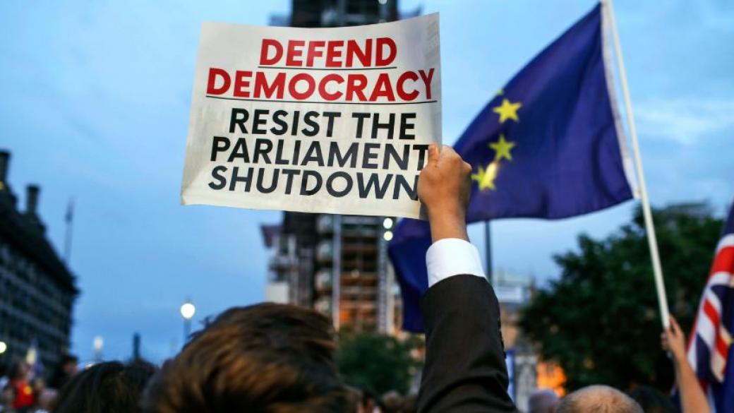 Над милион британци се обявиха срещу затварянето на парламента