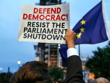 Над милион британци се обявиха срещу затварянето на парламента