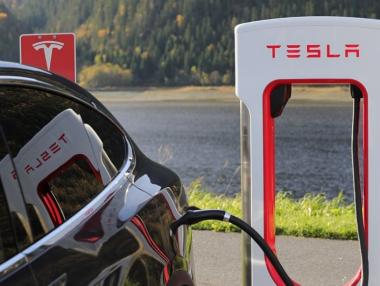 Tesla вече предлага и автомобилни застраховки