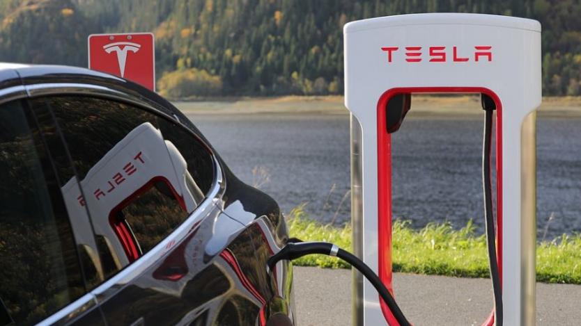 Tesla вече предлага и автомобилни застраховки