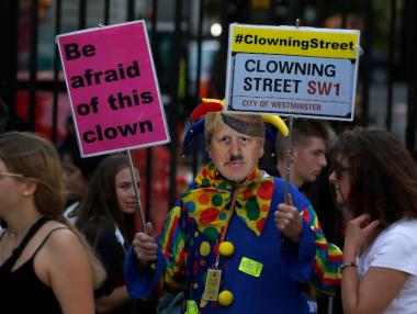 Потребителското доверие във Великобритания е на 6-годишно дъно