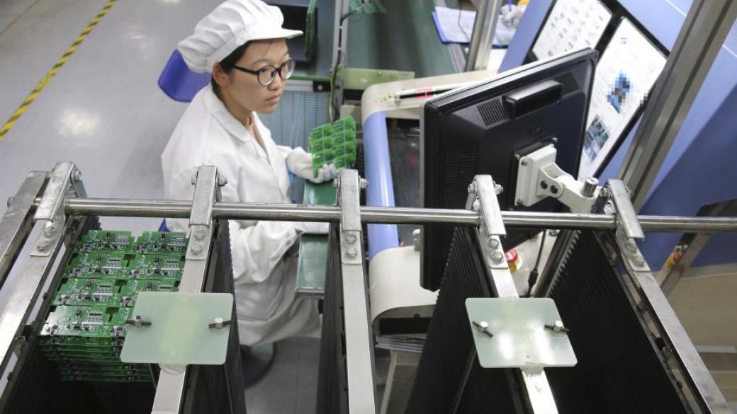 Производствената активност в Китай расте, но външните продажби намаляват