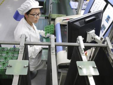 Производствената активност в Китай расте, но външните продажби намаляват