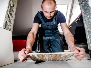 Райфайзенбанк: Заплатите растат заради ниската безработица и икономиката