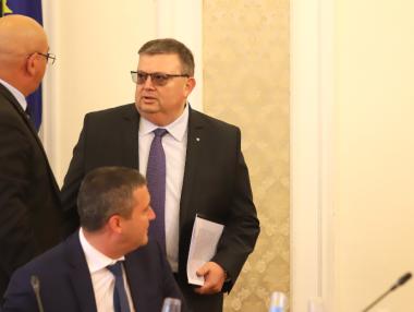 Цацаров разпореди проверка на ТЕЦ-овете, свързани с Ковачки