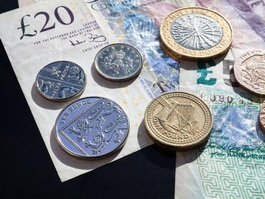 Паундът удари 5-седмичен максимум след разсейване на опасенията за Brexit без сделка