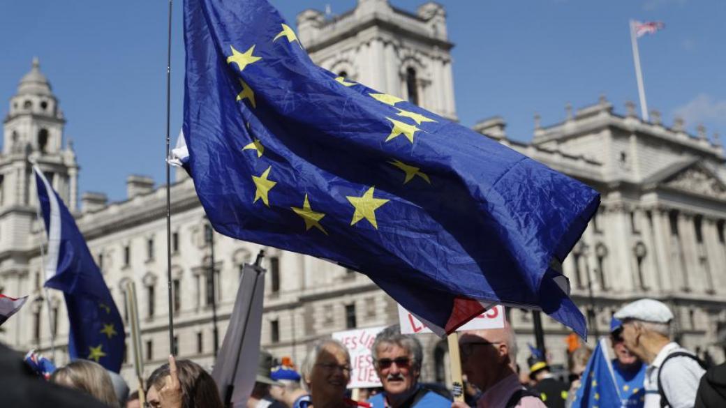 Британският парламент блокира възможността за Brexit без сделка