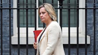 Британският министър на труда хвърли оставка в знак на протест