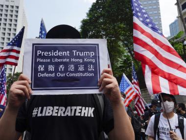 Протестиращи в Хонконг призоваха Тръмп да „освободи“ града