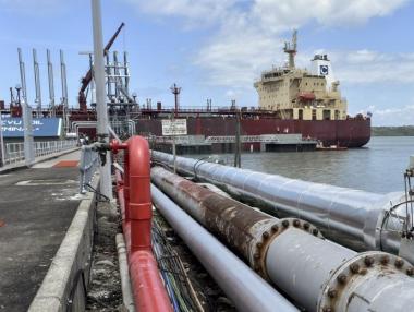 Петролът поскъпна с 1% заради промените в Саудитска Арабия