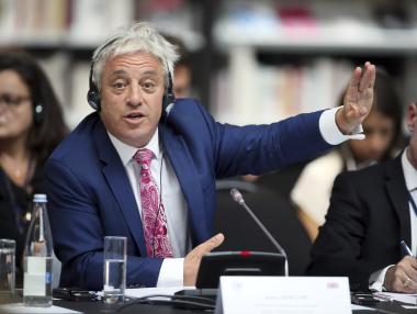 Председателят на британския парламент се оттегля от поста си