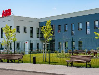 ABB представи модернизирания си завод в Севлиево