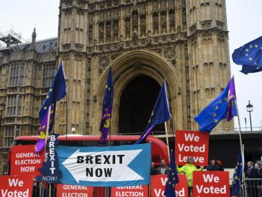 Fitch: Великобритания изпада в тежка рецесия при Brexit без сделка