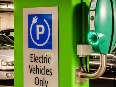 Европейските автопроизводители искат държавна помощ за продажбата на е-коли