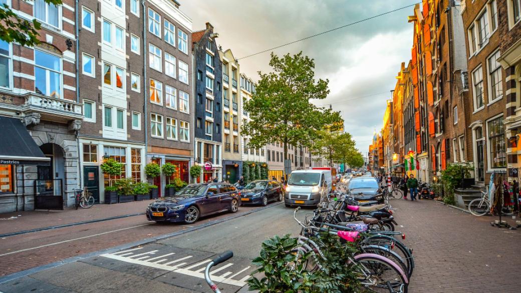 Амстердам спира колите на бензин и дизел до 2030 г.