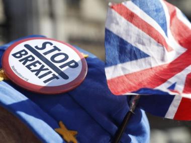 Европарламентът е склонен на трето удължаване на Brexit