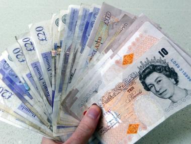 Паундът се изкачи до най-високо ниво спрямо долара от юли