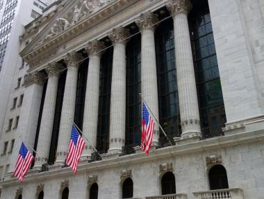 Dow Jones изпрати осма поредна сесия на „зелено“ – за пръв път от 2018 г.