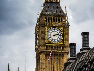 Великобритания очаква най-дългия спад на инвестициите от 17 години