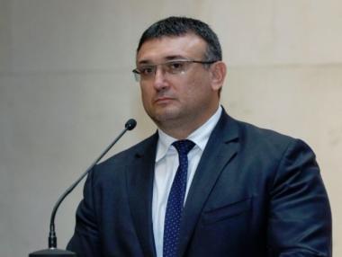 Маринов: Карането на е-тротинетки - задължително с книжка и каска