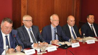 В търсене на виновни за колективната безотговорност с болничните