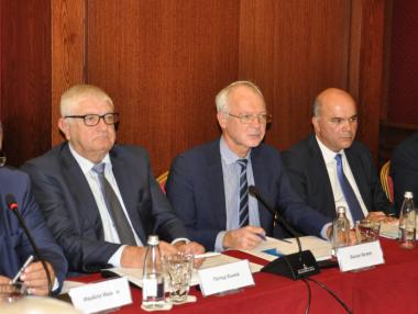 В търсене на виновни за колективната безотговорност с болничните