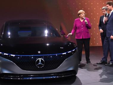 Daimler спира да разработва нови двигатели с вътрешно горене