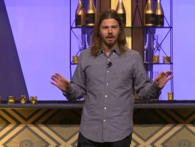 Директорът, който намали заплатата си, за да увеличи тези на служителите