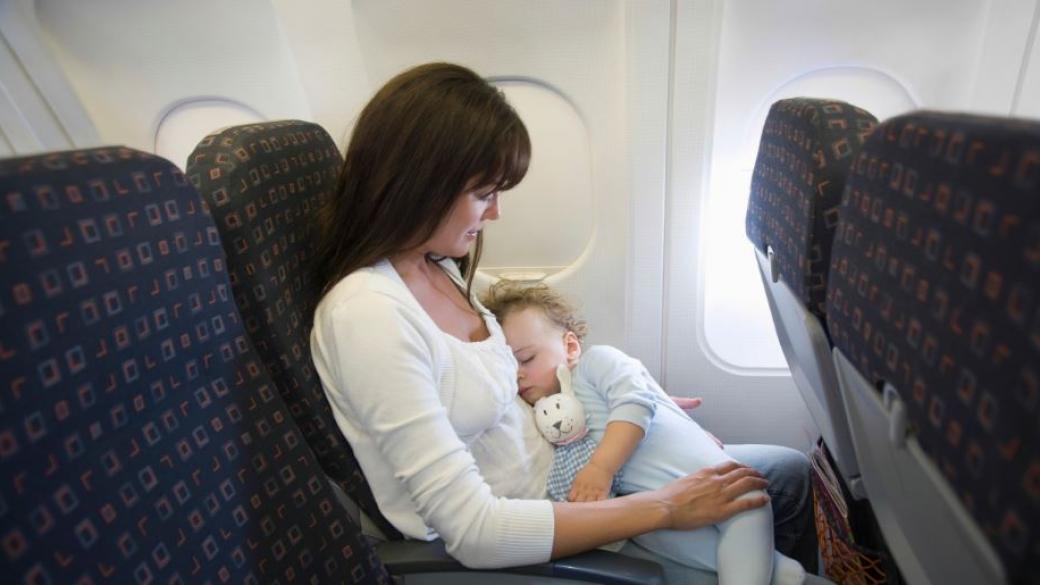 Авиокомпания вече ще показва при избор на място къде ще седи бебе