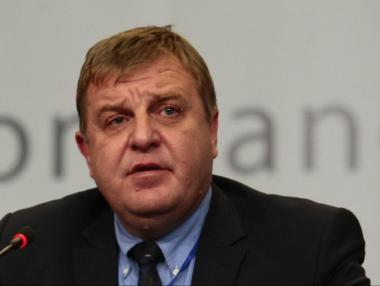 Каракачанов: България да не казва „да“ за преговори на Северна Македония за ЕС