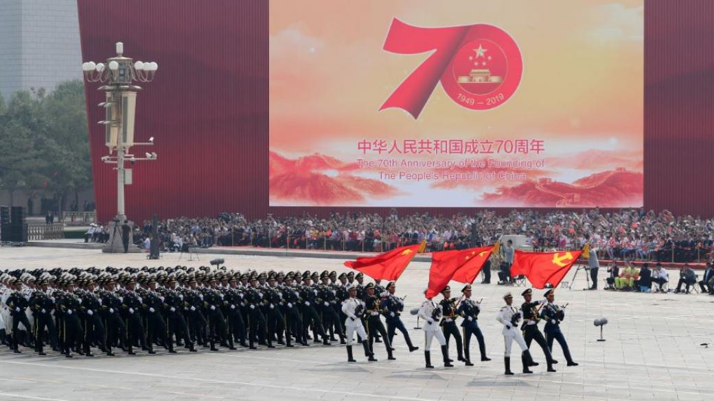 Китай отбеляза 70 години Народна република с пищен военен парад