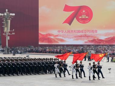 Китай отбеляза 70 години Народна република с пищен военен парад